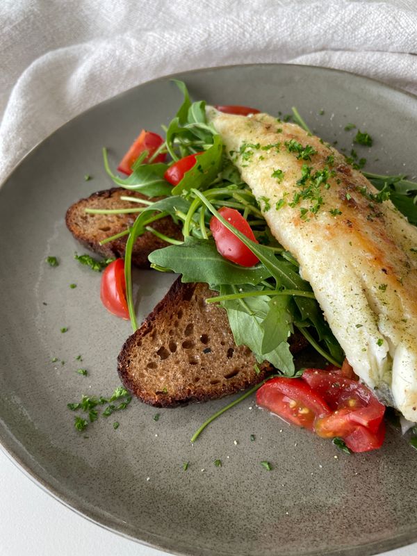 Gebratener Zander auf Schwarzbrot